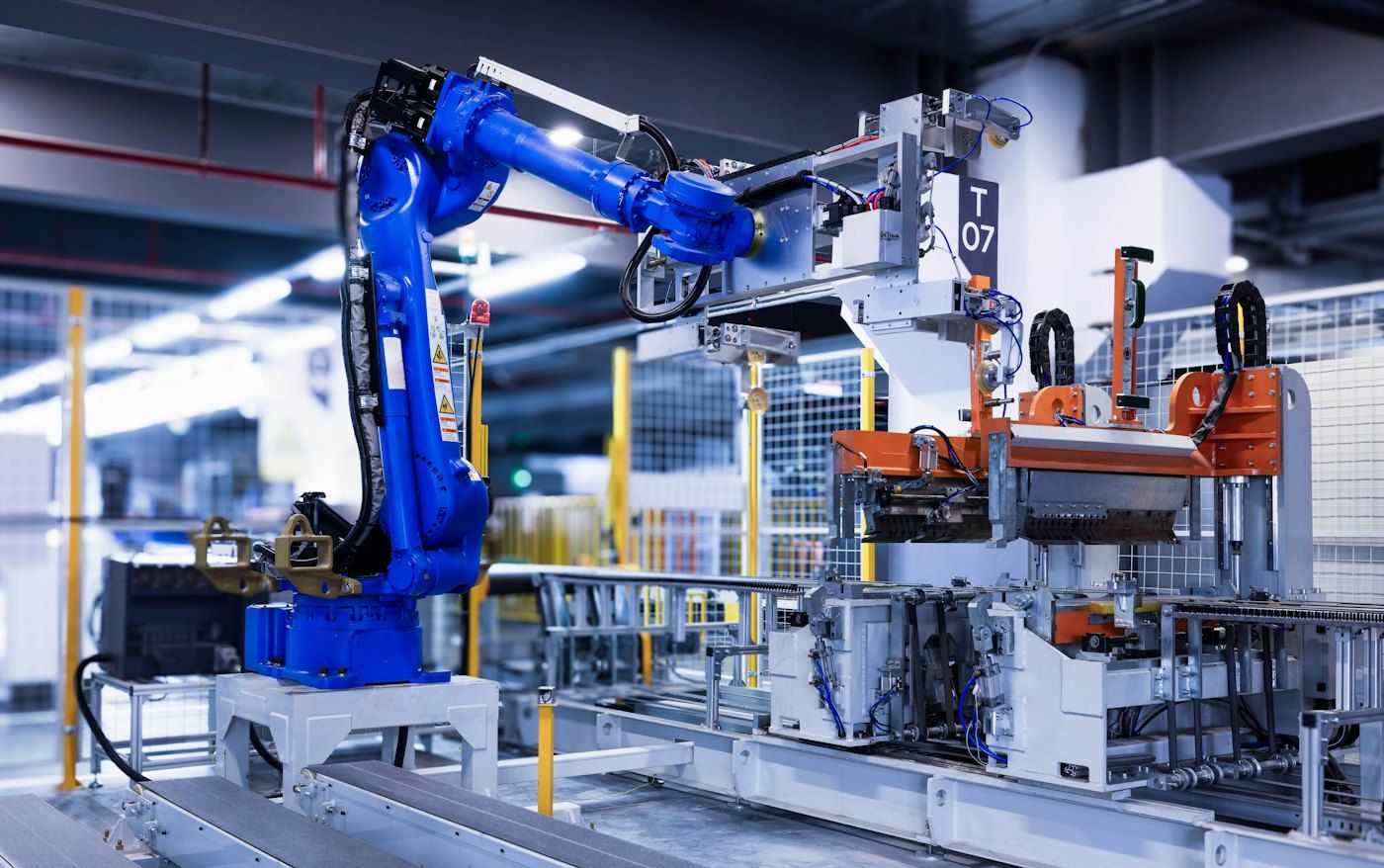 En China, robots humanoides arman piezas para otros robots